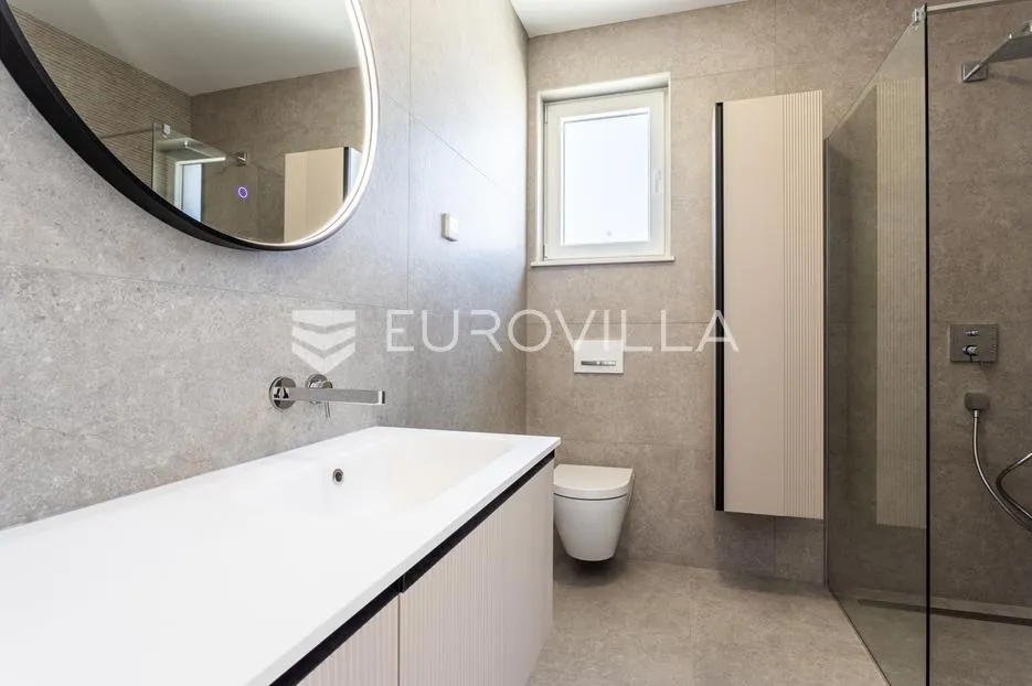 vodice, luksuzna vila s bazenom, novogradnja, parcela 480 m² - slika 32