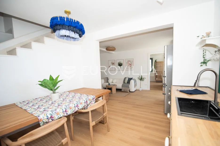 kaštela, kaštel sućurac, predivna kamena kuća uz more - slika 9