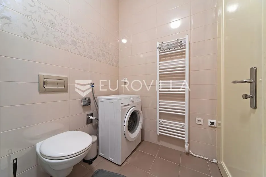 osijek, centar, najam uređenog četverosobnog stana površine 94 m² - slika 17