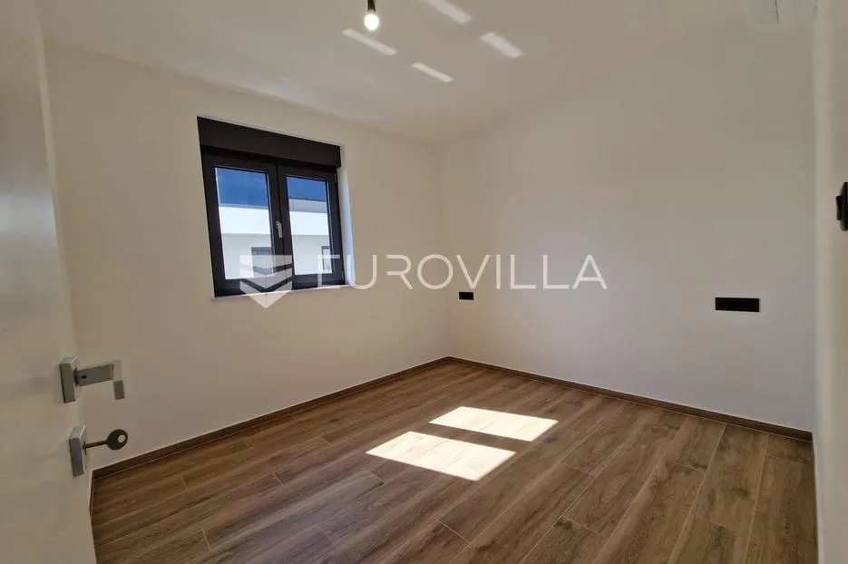 vir, apartman s krovnom terasom, pogled na more - slika 35