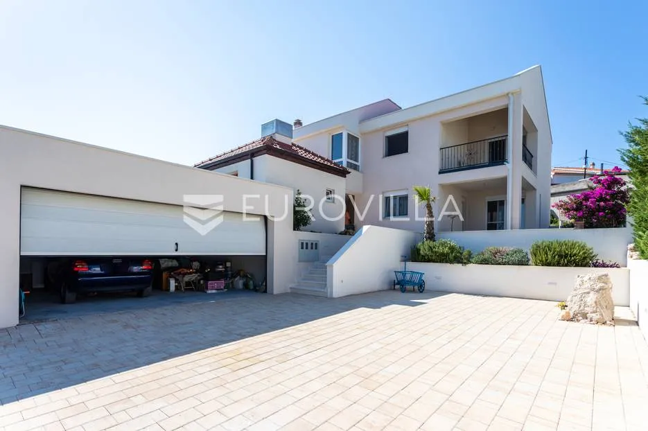 šolta, stomorska, vila s bazenom, 260 m² - slika 2