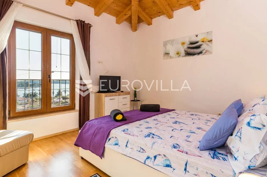 medulin, luksuzna vila s bazenom i velikom uređenom okućnicom 1050 m2, 300 m od plaže - slika 18
