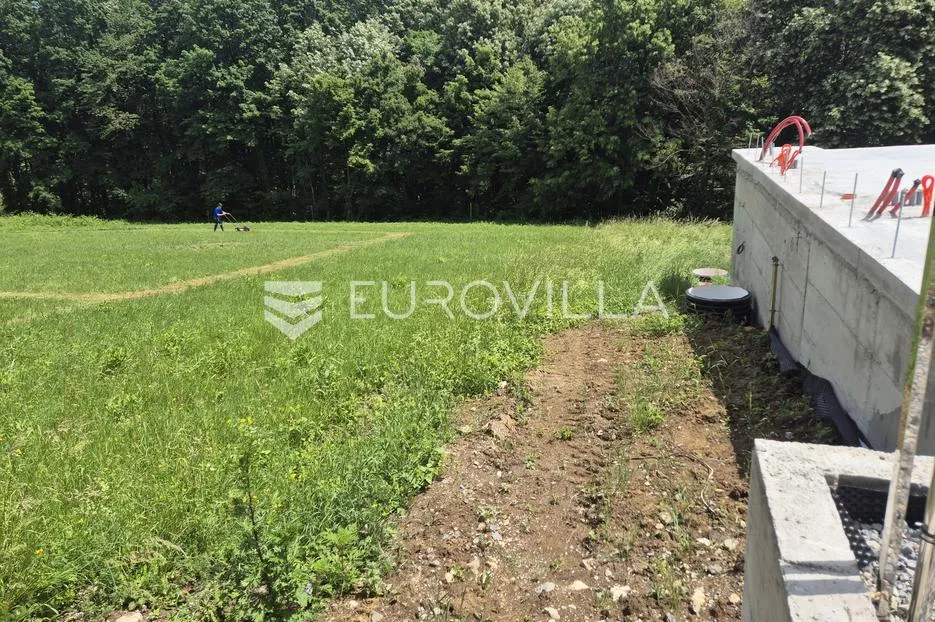 velika, atraktivno građevinsko zemljište 637 m² u vikend naselju - slika 4