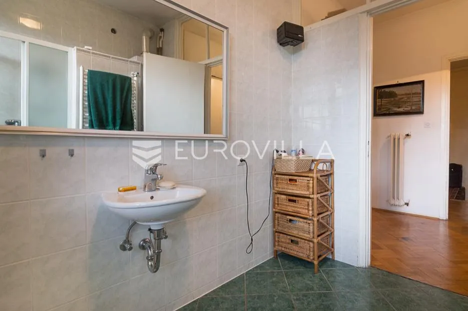 zagreb, tuškanac, prekrasan šesterosoban stan na 1. katu s terasom 70 m2 - slika 12