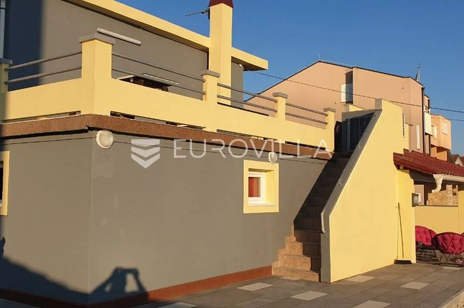 nin, ždrijac, prekrasna apartmanska vila, prvi red do mora - slika 4
