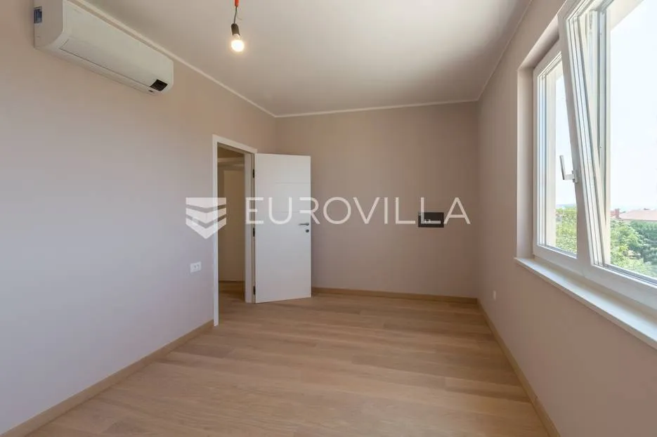 istra, poreč, trosoban stan u novogradnji s pogledom na more neto korisne površine od 112,47 m² - slika 9