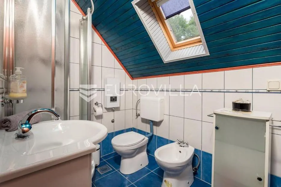 gorski kotar, stari laz, uređena goranska kuća s 7.021 m² - slika 8