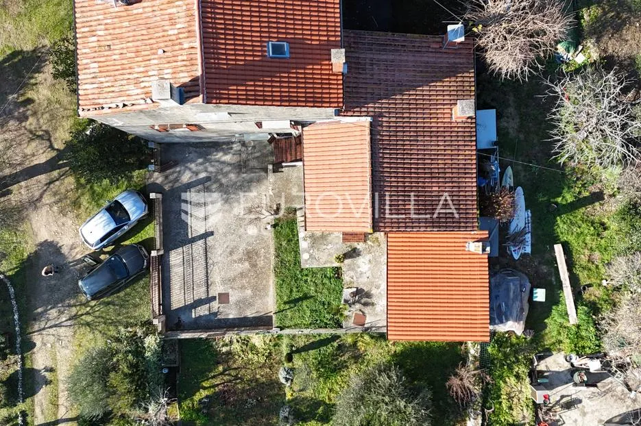 istra, poreč okolica, kuća s dva stana i dvorištem na mirnoj lokaciji - slika 4