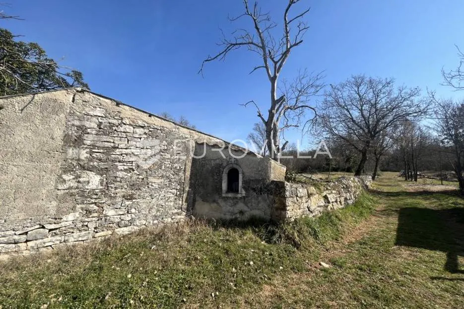 kaštel, plovanija velika stara samostojeća kuća - stancija - slika 12
