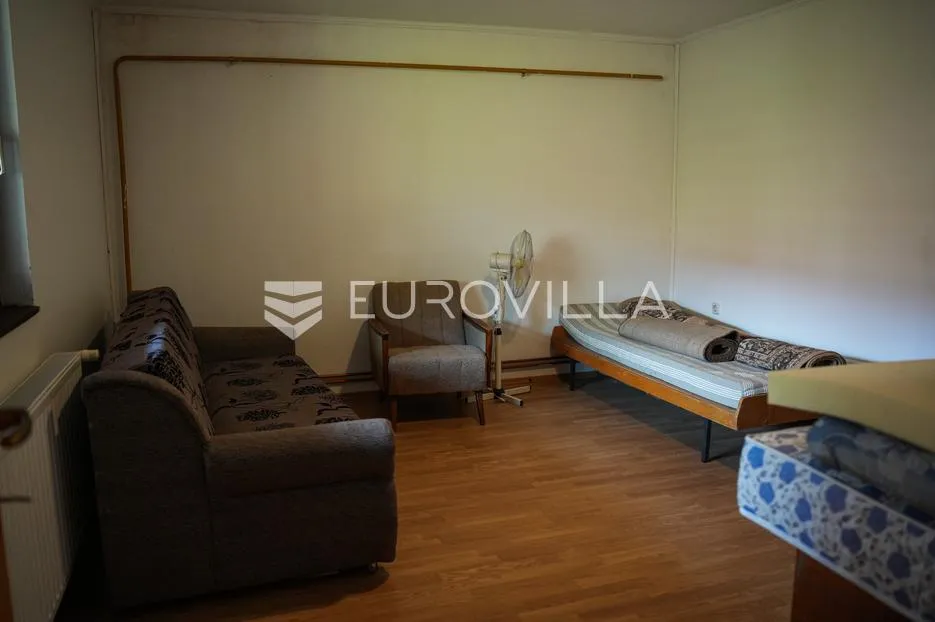 tovarnik, izuzetna prilika, prostrana kuća s tri stana i okućnicom od 1.949 m² - slika 29