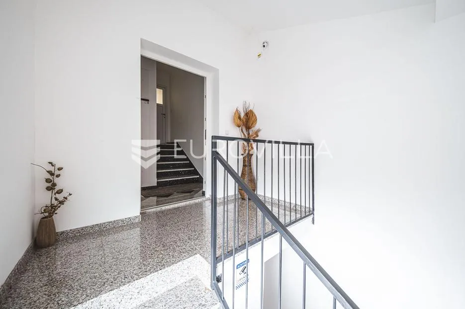 zagreb, sesvete, funkcionalan četverosoban stan 100 m² - slika 16
