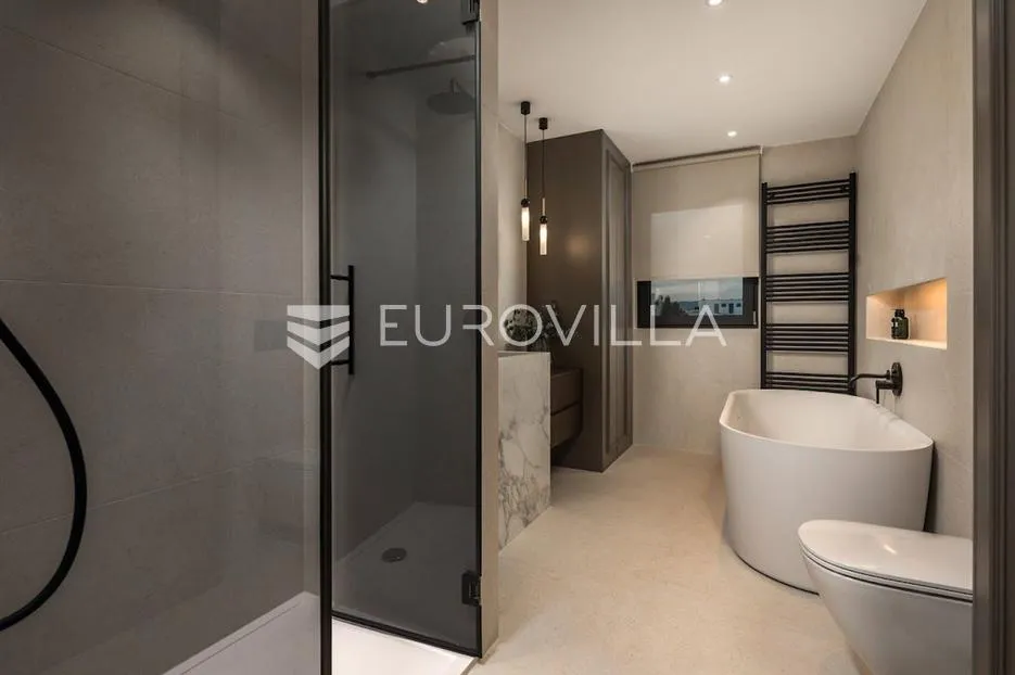zagreb, ekskluzivan i luksuzan penthouse s velikom terasom i garažom nkp 250 m2 - slika 12