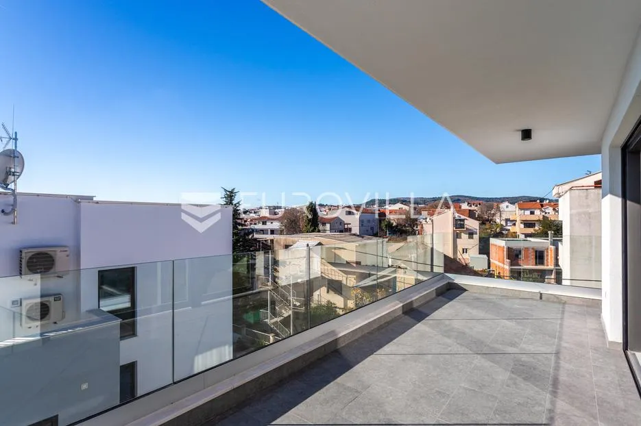 vodice, novogradnja, penthouse s krovnom terasom i pogledom na more, 141,80 m² - slika 16