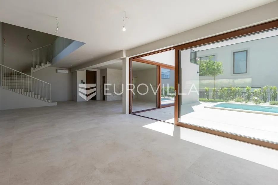 istra, vabriga, vila s pogledom na more i masline - slika 17