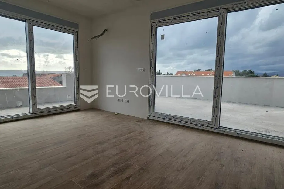 kaštela, penthous 143 m² trosoban stan s teresaom i garažom - slika 2