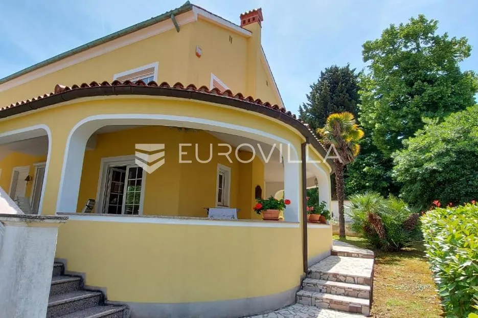 istra, pješčana uvala, vila s okućnicom prvi red do mora - slika 3
