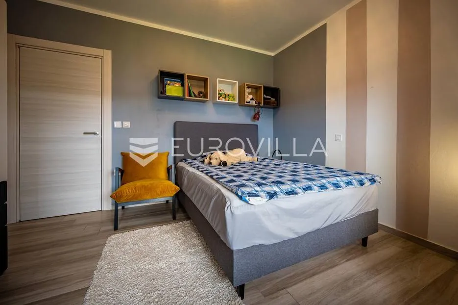 istra, medulin, višesoban penthouse s predivnom terasom i pogledom - slika 21