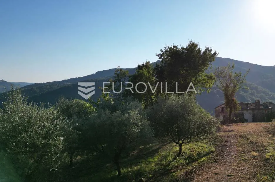 istra, motovun, građevinsko zemljište s pogledom na povijesne gradove - slika 17