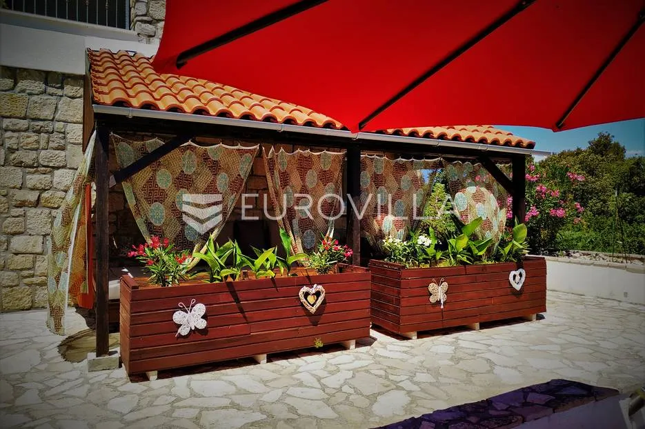 šolta, apartmanska kuća s bazenom na odličnoj lokaciji - slika 11
