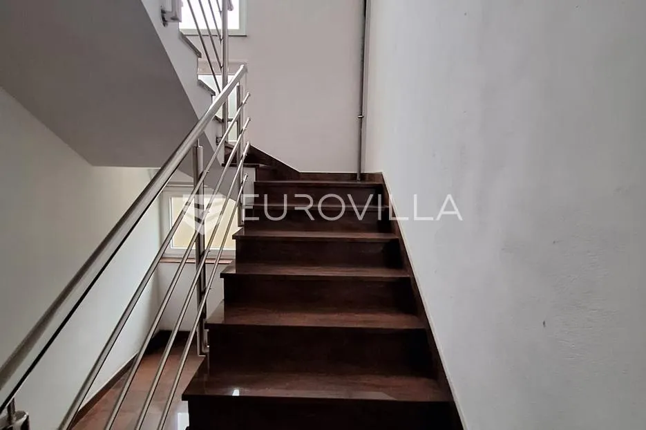 karlovac, stambeno poslovna zgrada 1000 m², višenamjenska mogućnost - slika 10