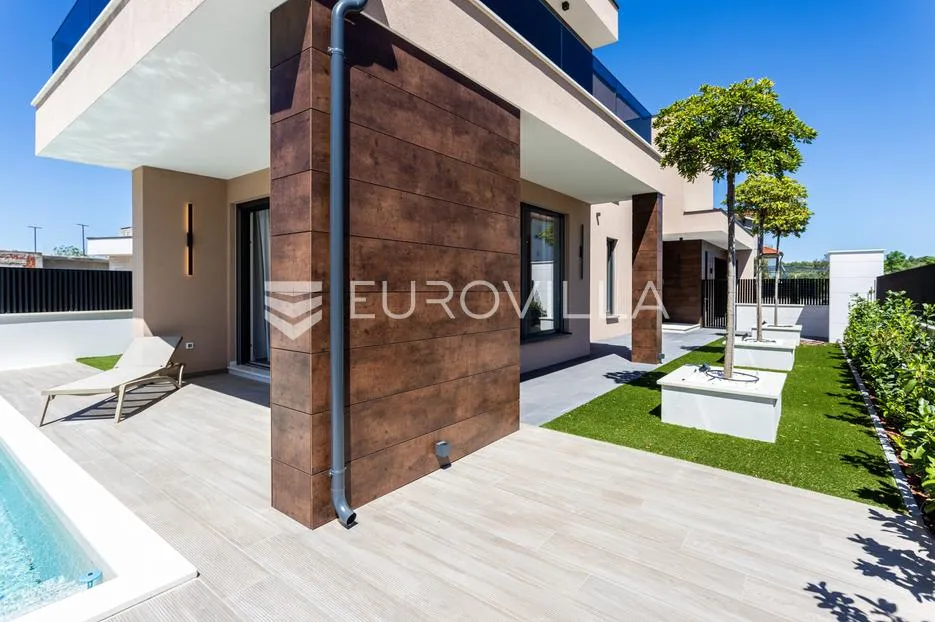 vodice, luksuzna vila s bazenom, novogradnja, parcela 480 m² - slika 5
