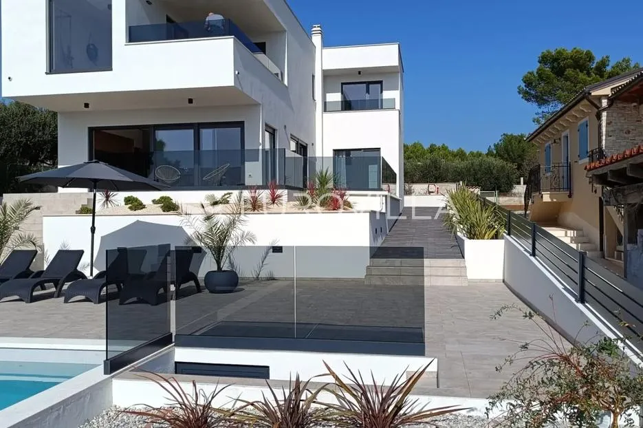 medulin, pomer, prekrasna villa s wellnessom 195 m² s pogledom na more, 150 m od mora - slika 3