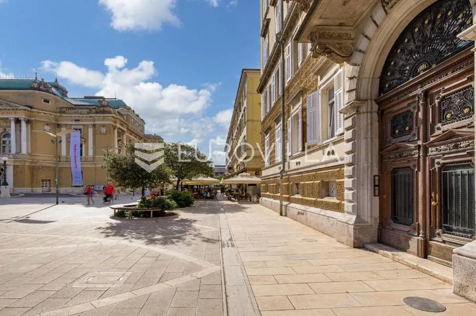 rijeka, centar, dva luksuzna studio apartmana u strogom centru - slika 27