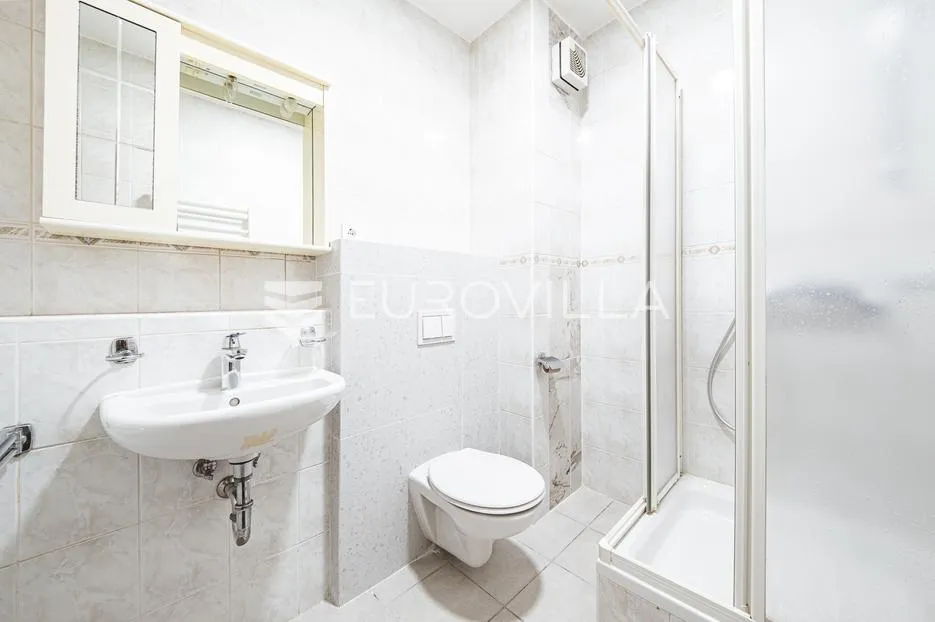 zagreb, gračani, prekrasan troetažan šeterosoban stan s vrtom 278,66 m² - slika 6