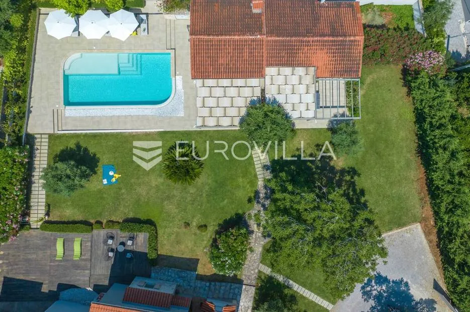 ližnjan: vila s bazenom na prostranoj okućnici - slika 9