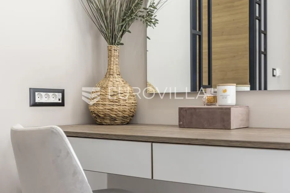 podstrana, luksuzna novoizgrađena vila površine 300 m² - slika 14