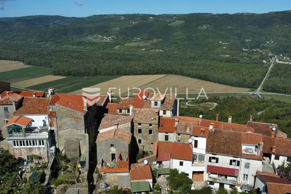 istra, motovun, kamena kuća za adaptaciju s dvorištem i poslovnim prostorom - slika 9