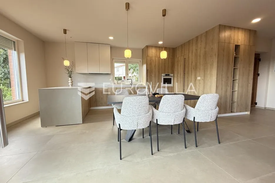 istra, barban, luksuzna vila 180 m² s bazenom i jacuzzijem na mirnoj lokaciji - slika 2