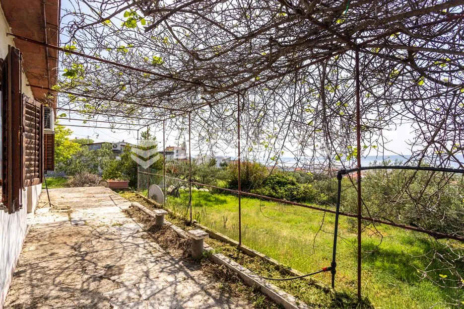 kaštel stari, samostojeća prizemnica površine 74 m², položena na zemljištu površine 1017 m² - slika 4
