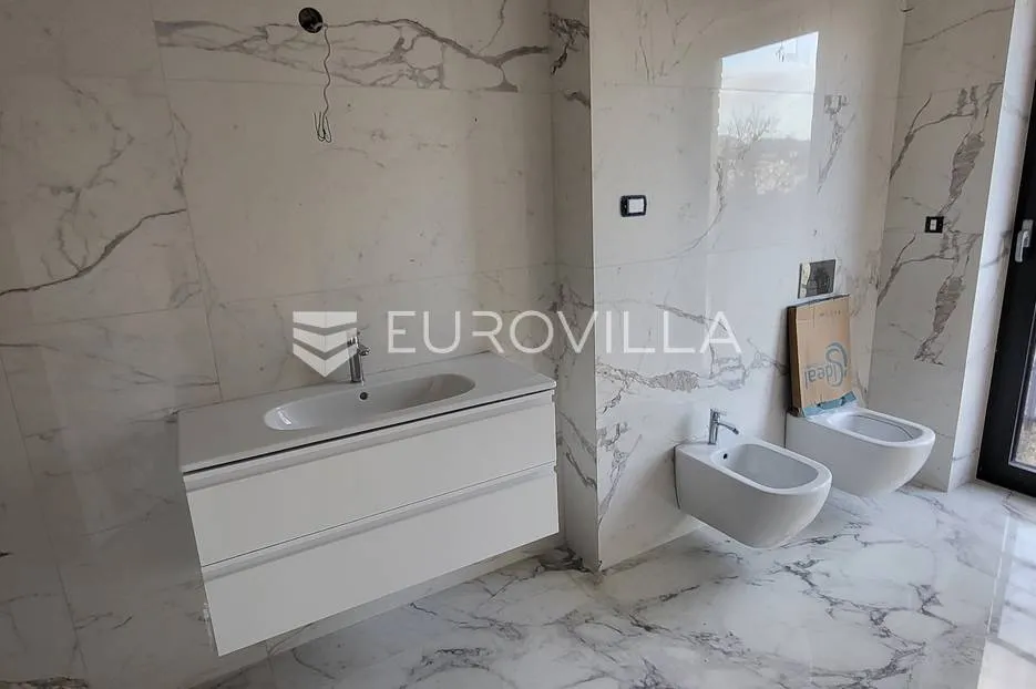 tuškanac vila 600m2 na zemljištu 5.000m2 - slika 12