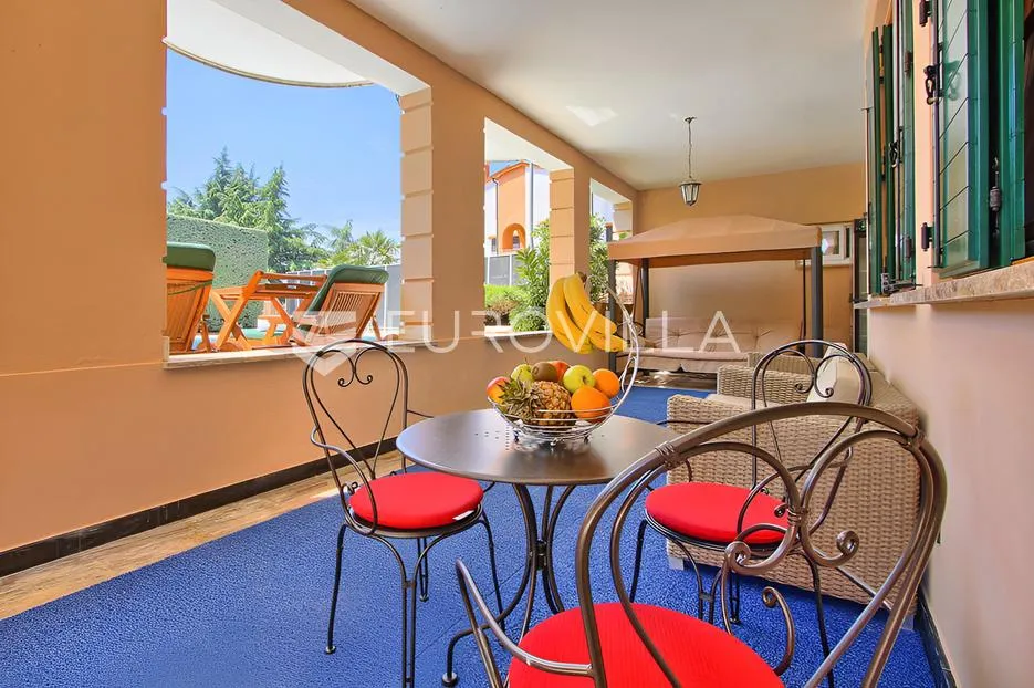 poreč, ekskluzivna vila s 430 m2, atraktivna lokacija - slika 24