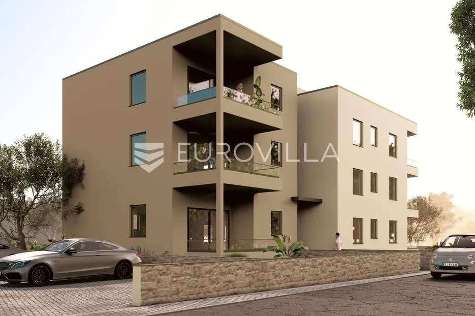 Vodice, moderna novogradnja, trosoban stan s pogledom na more, 300 m od mora, 2K3