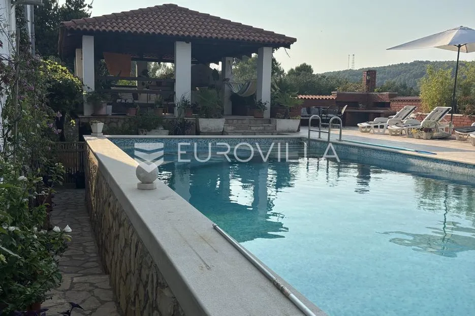 hvar, jelsa, stambeno poslovni kompleks idealan za investiciju - slika 15