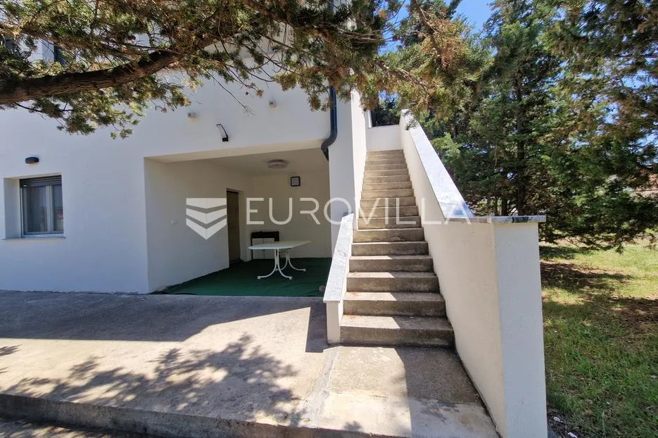 vir, samostojeća kuća s uređenim apartmanom i roh bau katom, 500 m od mora - slika 30