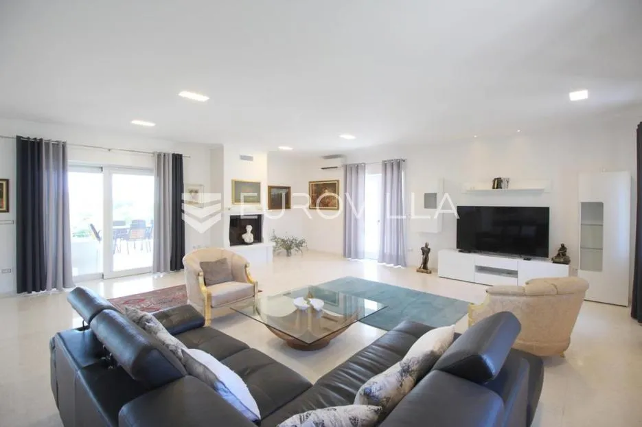 istra, kanfanar, prekrasna kuća 450 m² na velikom imanju od 1900 m² - slika 4