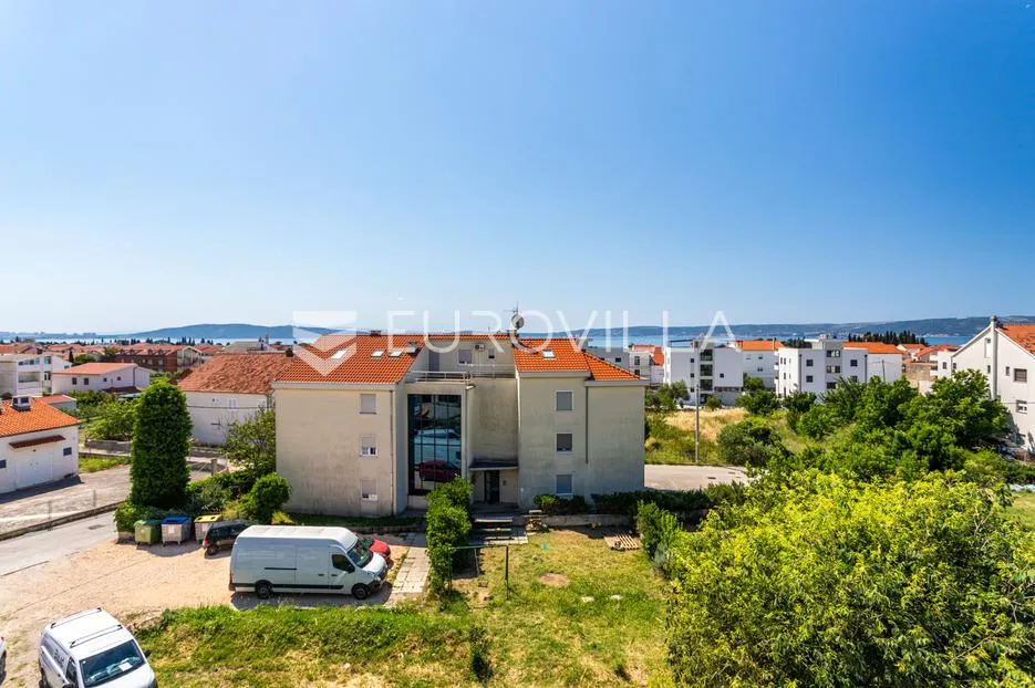 kaštel lukšić, trosoban penthouse s krovnom terasom i dva parkirna mjesta - slika 46