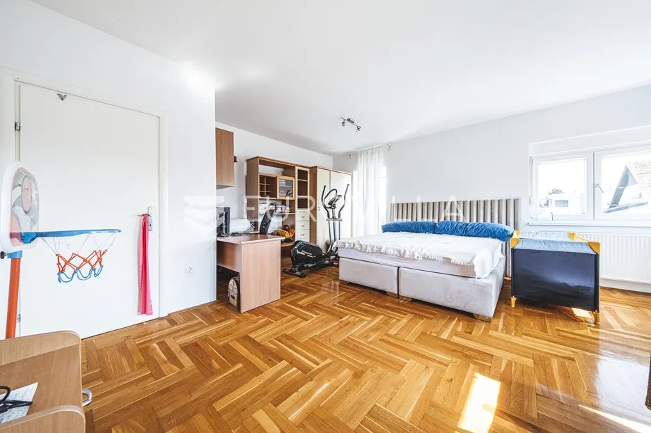 zagreb, gornji bukovac, prekrasan četverosoban stan s garažom, parking, 144 m² - slika 11