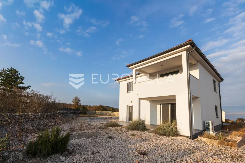 Vrbnik, novogradnja od 152 m² s dvorištem
