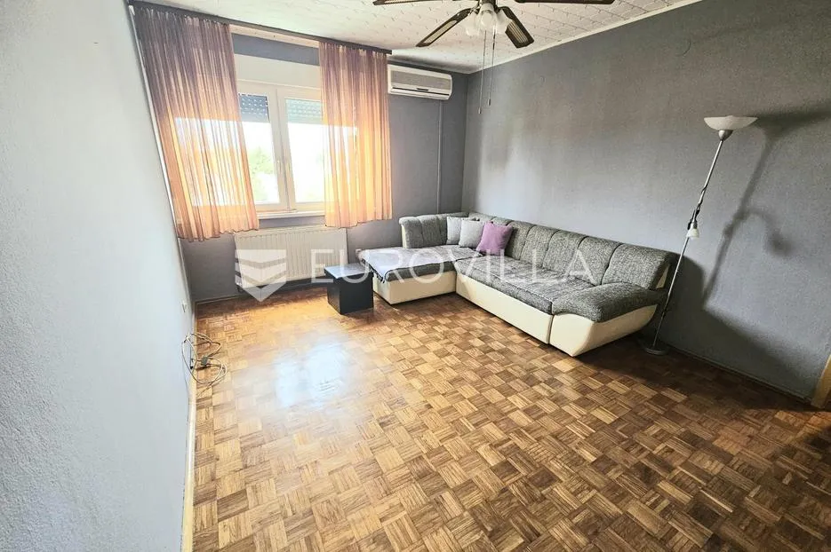 Osijek, Jug 2, trosoban stan na 2. katu, 49.8 m², obnovljena fasada - Jug II