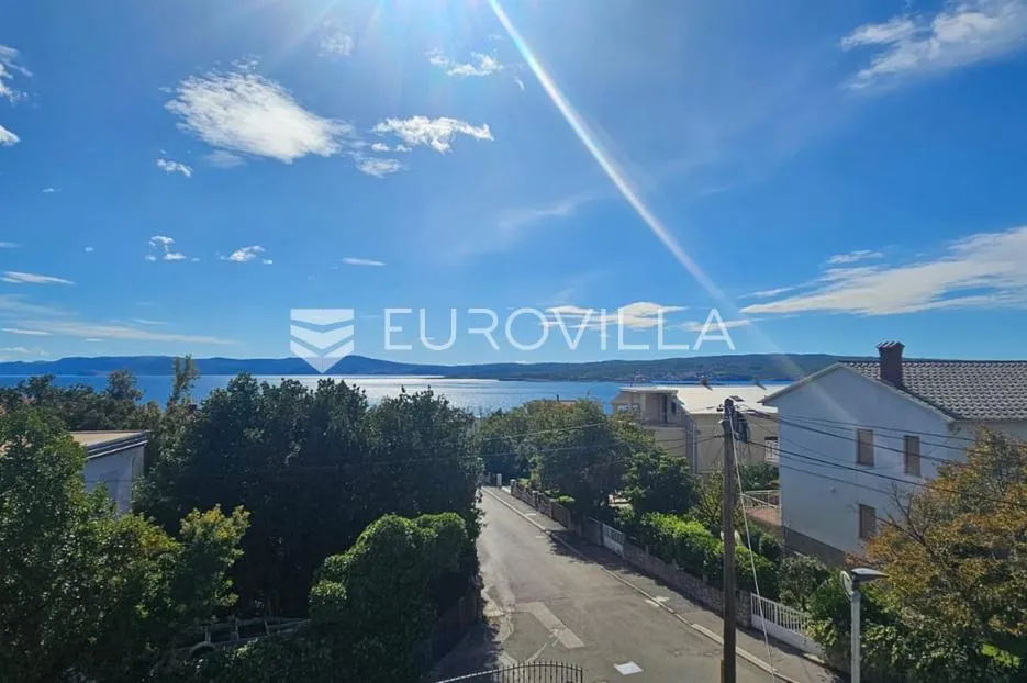 Crikvenica, dvosoban stan s 2 balkona i terasom 57,94 m2 i pogledom na more