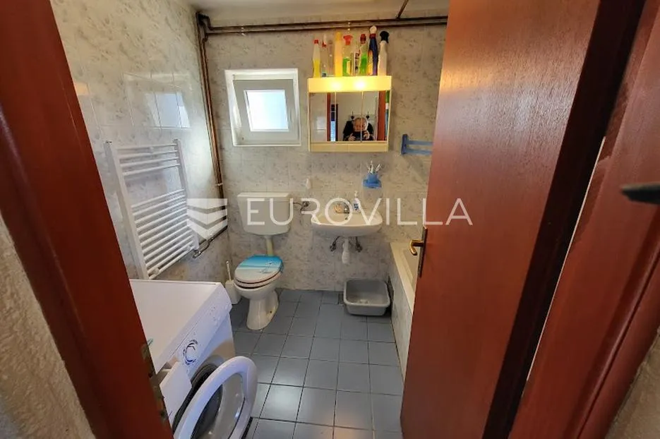 istra, valtura, kuća smještena na okućnici od 1208 m² - slika 11
