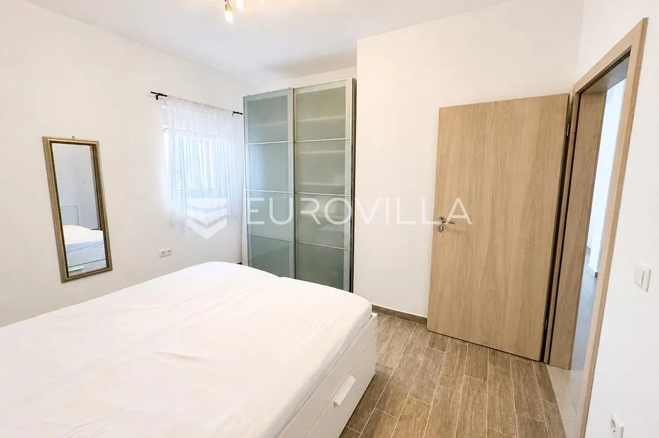 zadar, rtina, kuća s bazenom i tri stambene jedinice, 200 m od mora - slika 19