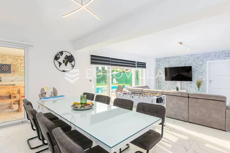 istra, juršići - prekrasna i moderna kuća 243 m2, bazen 40 m2, jacuzzi - slika 21