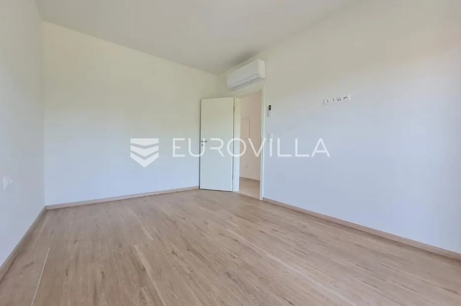 vir, komforan trosoban apartman u centru otoka s pogledom na more i krovnom terasom - slika 39