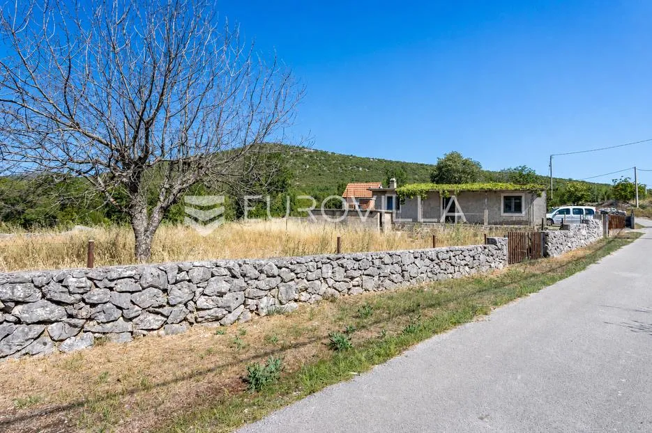 klis, korušce, kuća s okućnicom - slika 27