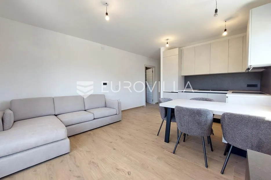 istra, pula, dvosoban stan s vrtom i bazenom, novogradnja - slika 3